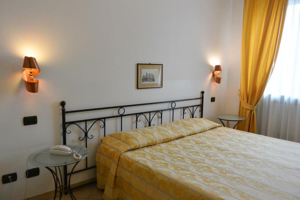 Hotel Ristorante Italia Certosa di Pavia Bagian luar foto