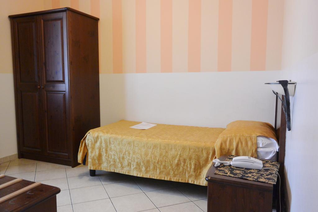 Hotel Ristorante Italia Certosa di Pavia Bagian luar foto