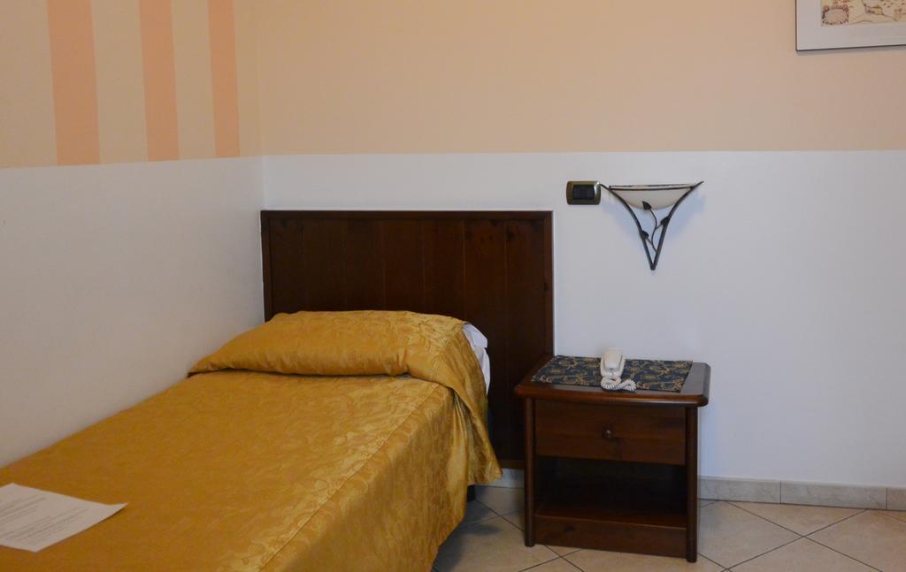 Hotel Ristorante Italia Certosa di Pavia Bagian luar foto