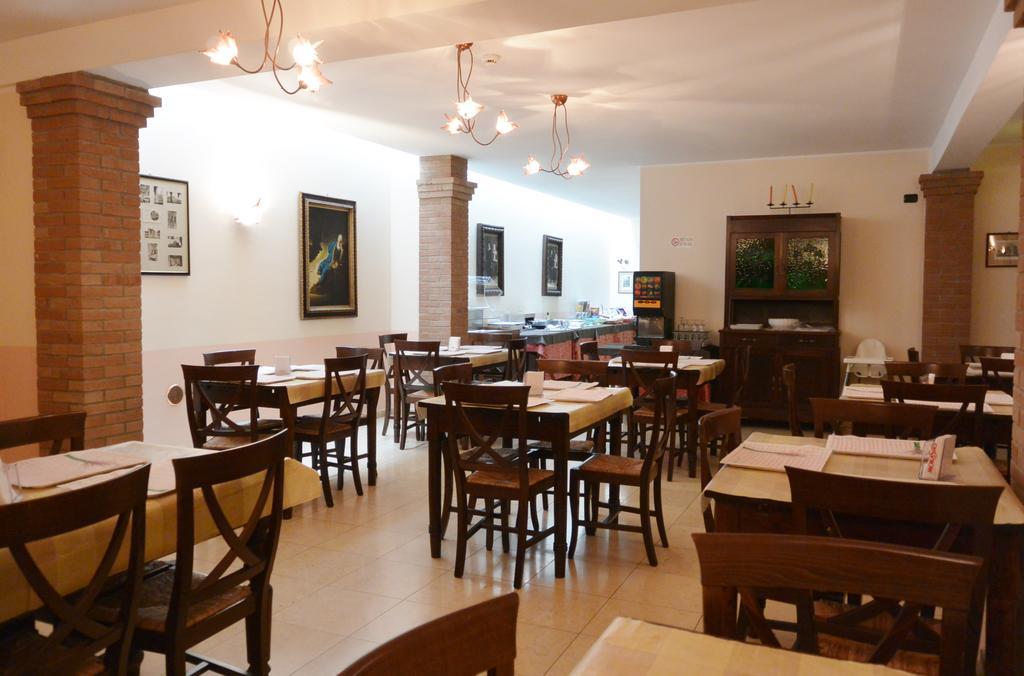 Hotel Ristorante Italia Certosa di Pavia Bagian luar foto