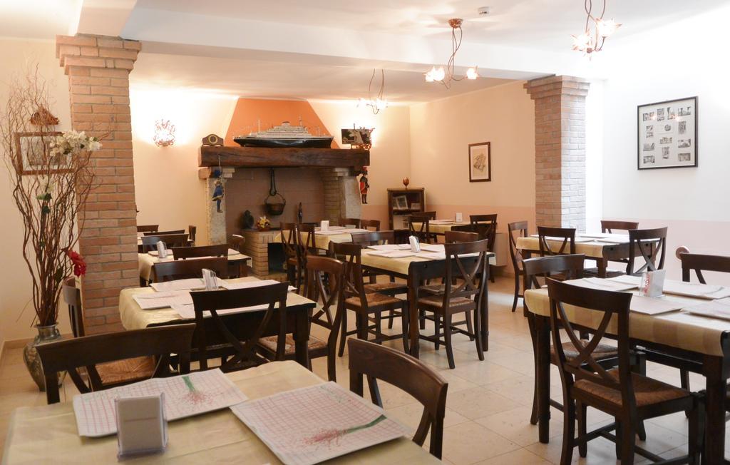 Hotel Ristorante Italia Certosa di Pavia Bagian luar foto